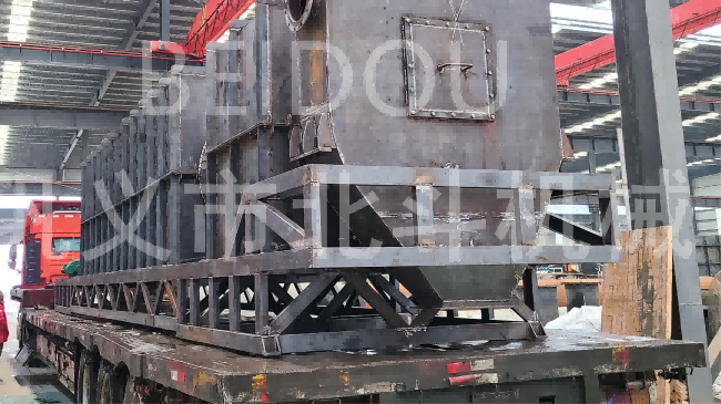 绿色环保玉米芯炭化炉按时交付,装车发往江西客户