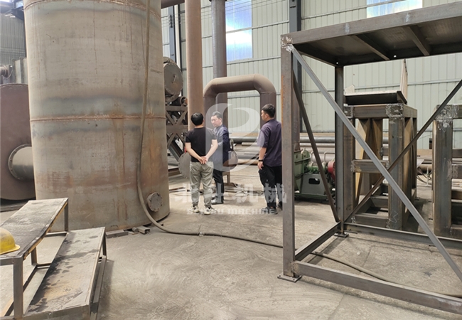 湖南客户莅临参观我厂麻杆炭化炉