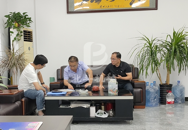 热烈欢迎客户来实地参观环保型垃圾炭化炉