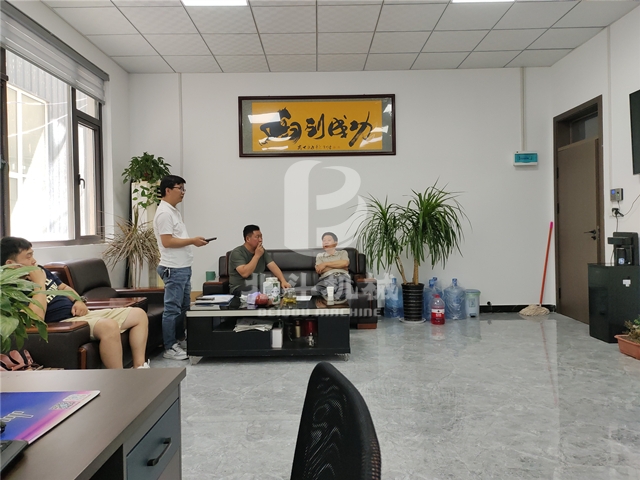 客户实地考察对炭化炉有了更深入更全面地了解