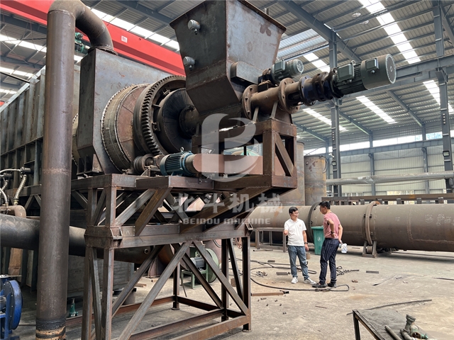 天津客户访问我公司考察棕榈壳炭化炉