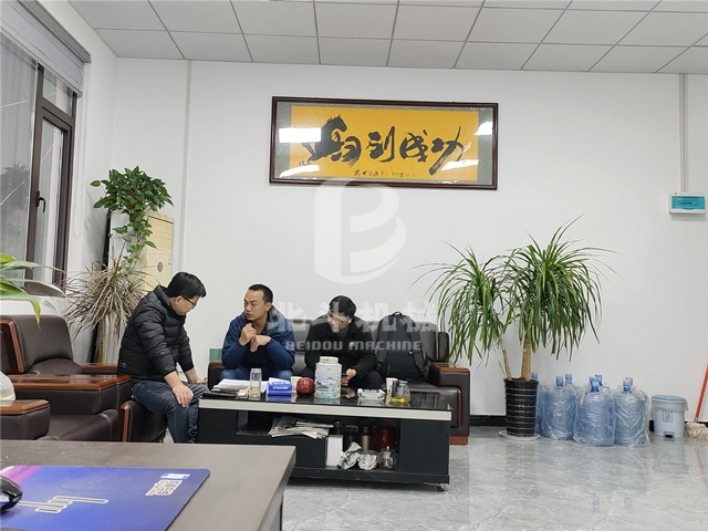 江西客户实地考察锂电池炭化炉