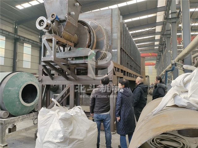 客户到访北斗机械考察秸秆炭化炉