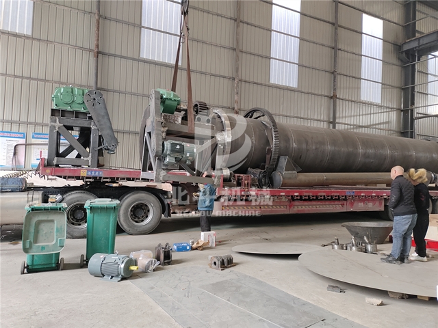 不畏风雪,北斗机械核桃壳炭化活化炉装车发往云南