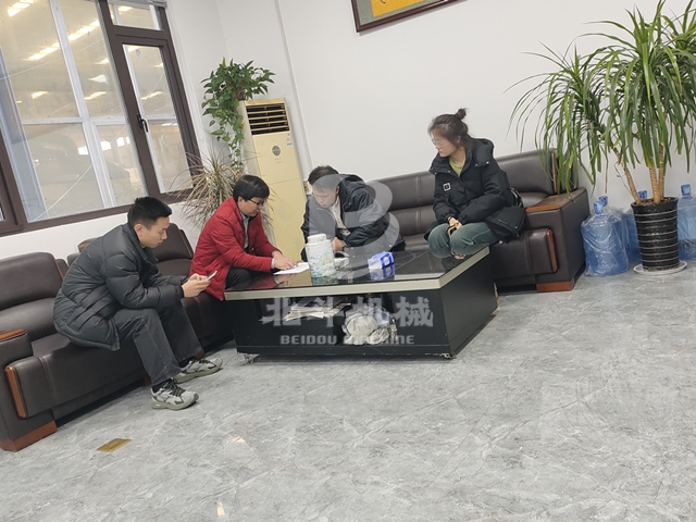 建设环保未来,秸秆无烟炭化炉吸引马来西亚客户