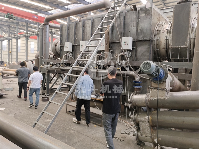 越南客户深入考察我厂咖啡渣炭化炉技术