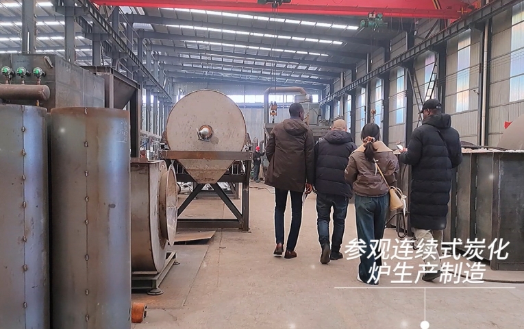 跨越万里寻合作,非洲客户赴巩义北斗考察连续式炭化炉