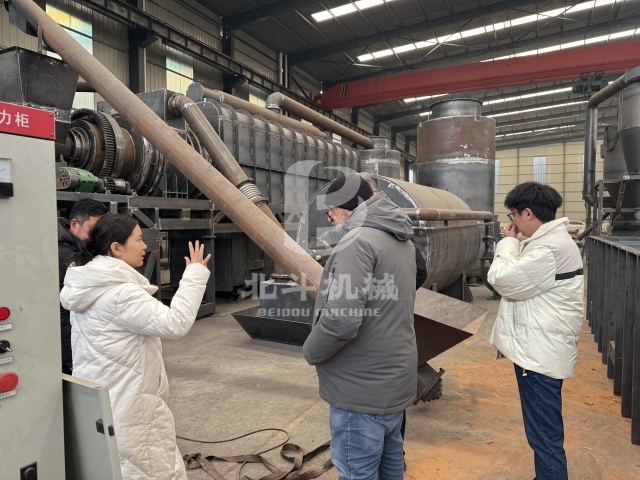 玻利维亚客户考察北斗机械炭化炉并探索环保机遇