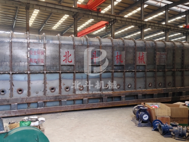 北斗机械大型炭化炉今日装车,订单交付忙