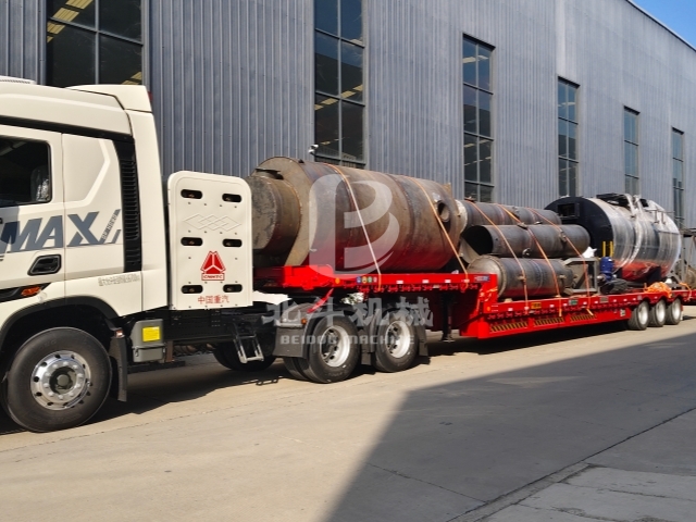 车间忙交付,高性能大型炭化炉装车进行中