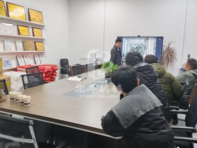 客户到访考察,共探炭化炉合作新机遇