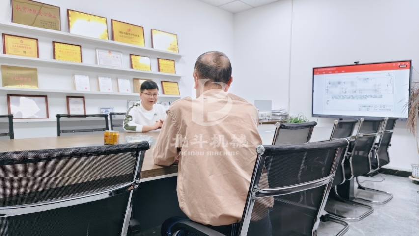 炭化炉图纸细节研讨到位,投产不打无准备的仗